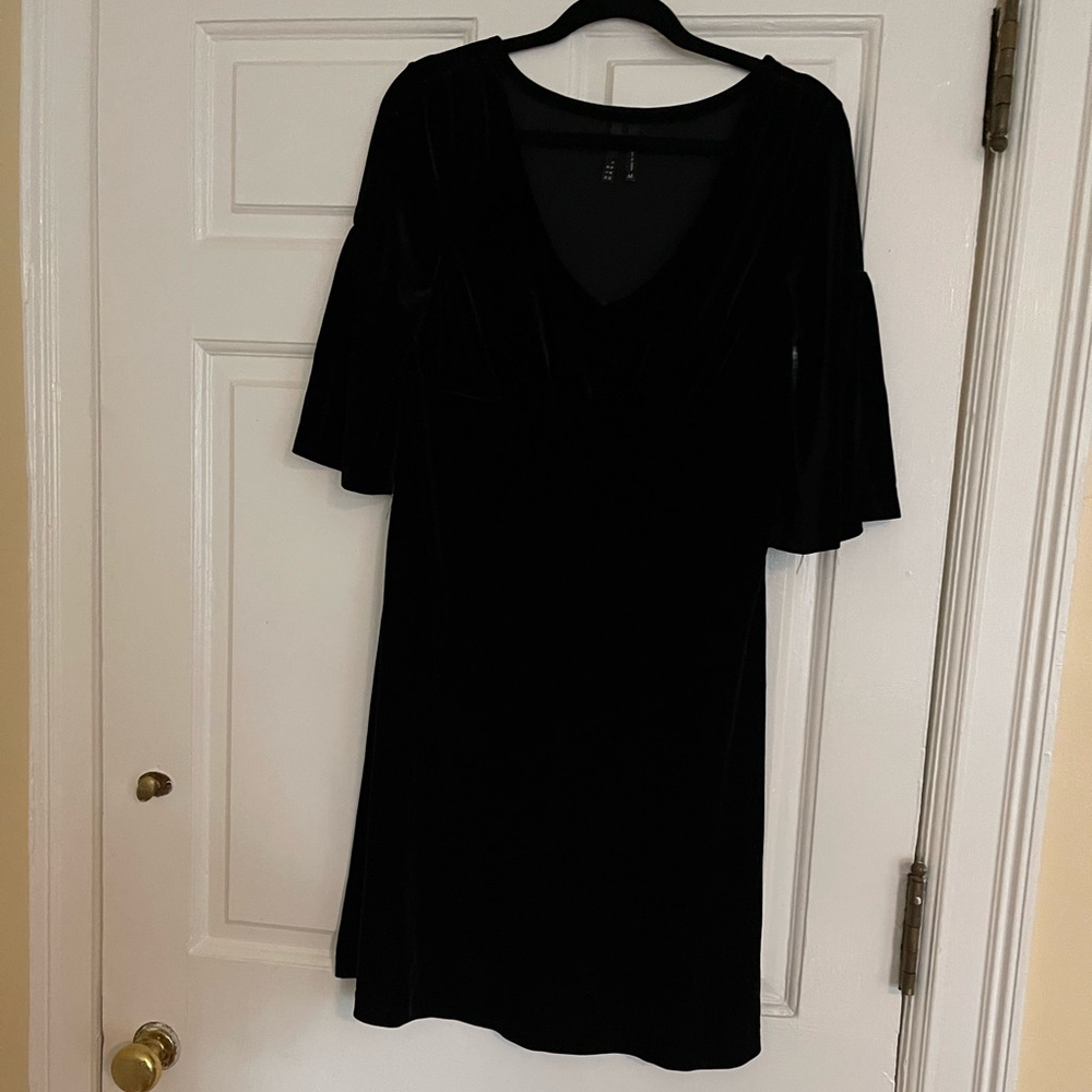 Women’s black black velvet dress size M EUC